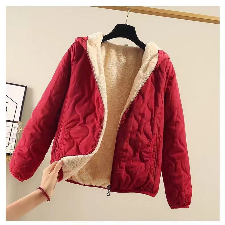 Damen nan gesteppte Kapuzenjacke mit Teddyfutter, wattierter Silhouette und dekorativem Herzquilting Drune
