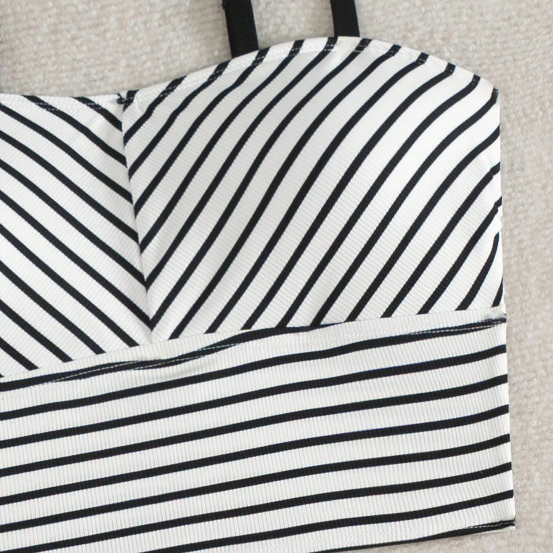 Damen Hochgeschnittener Bikini mit gestreiften Crop-Oberteil Drune
