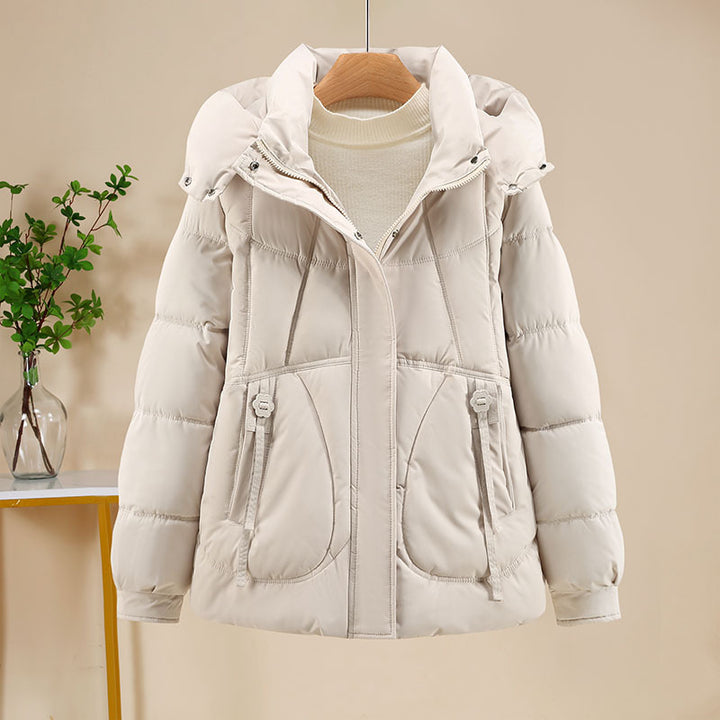 Damen Kurzjacke im Puffer‑Look mit Kapuze, taillierender Schnitt und Reißverschluss Drune