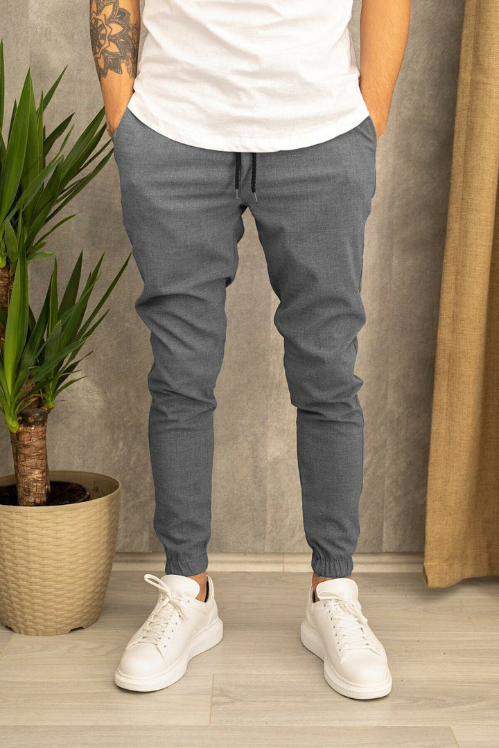 Herren Slim-Fit Jogginghose mit elastischem Bund und praktischen Seitenklapptaschen Drune