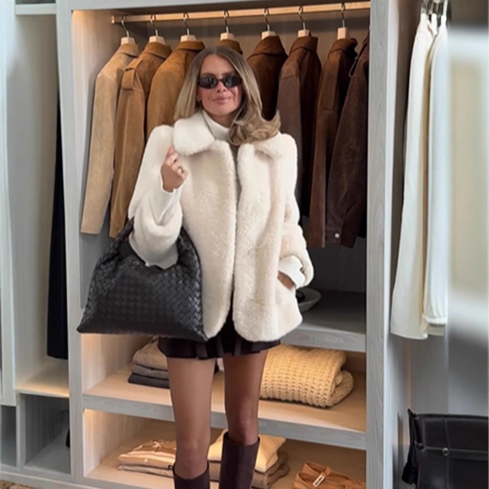 Damen Kurzjacke aus Teddy-Fauxfur mit Oversize-Kragen und Eingrifftaschen Drune
