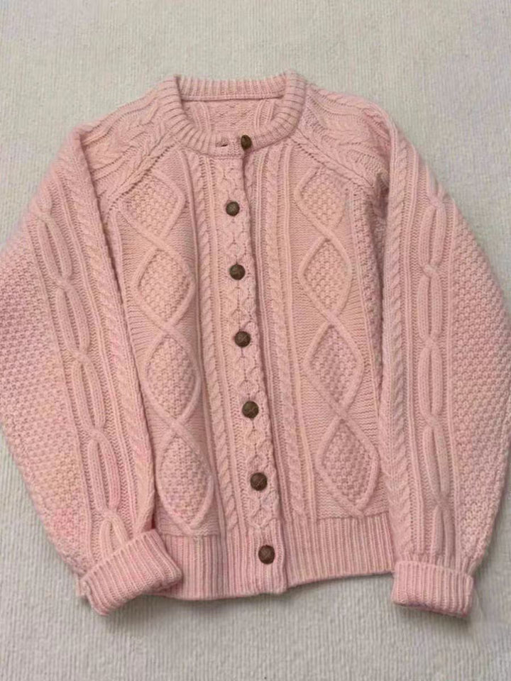 Damen Strick-Cardigan im Aran‑Stil mit Zopf‑ und Perlmuster sowie Holzknopfleiste Drune
