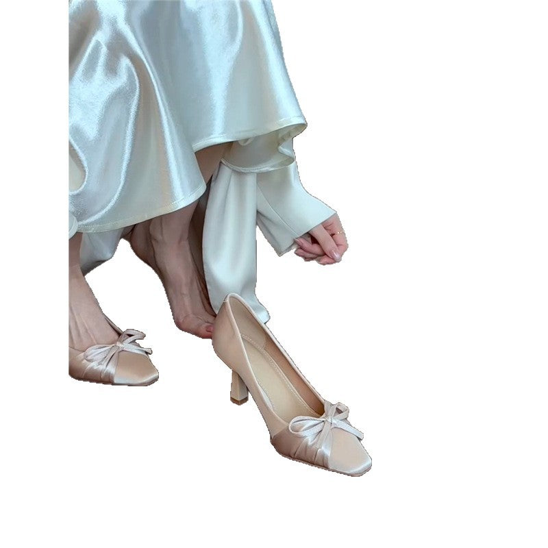 Damen Satin-Pumps mit quadratischer Zehenbox und Schleifen-Detail Drune