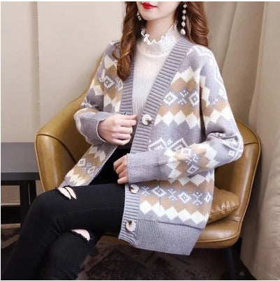 Damen Strickjacke mit stilvollem Rautenmuster und großen Knöpfen Drune