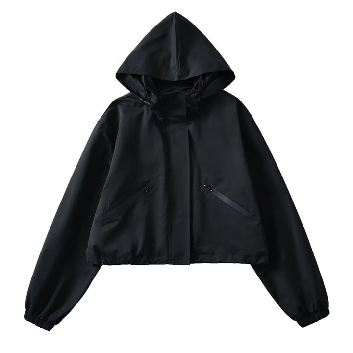 Damen Cropped Regenjacke mit Kapuze, wasserabweisender Tech‑Qualität und schrägen Reißverschlusstaschen Drune