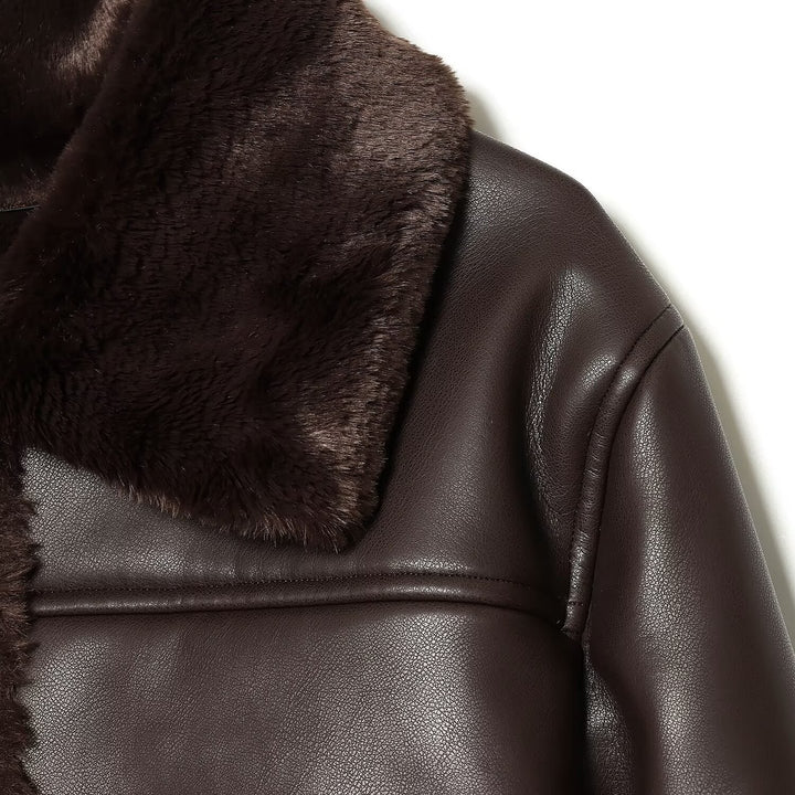 Damen Kurze wattierte Kunstlederjacke mit Teddy-Futter, Fellkragen und aufgesetzten Pattentaschen Drune