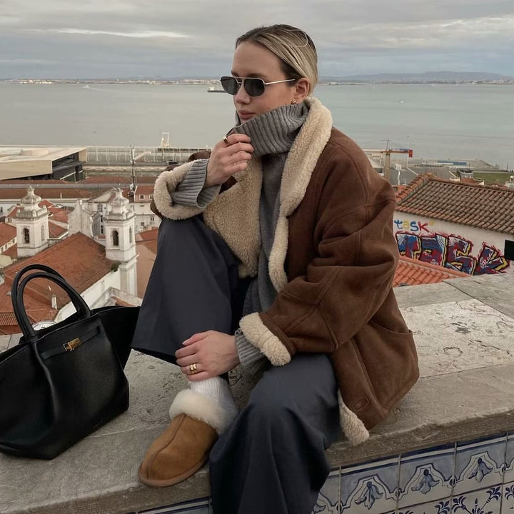 Damen Kurzgeschnittene Fliegerjacke aus Veloursimitat mit Teddyfutter und großem Revers Drune