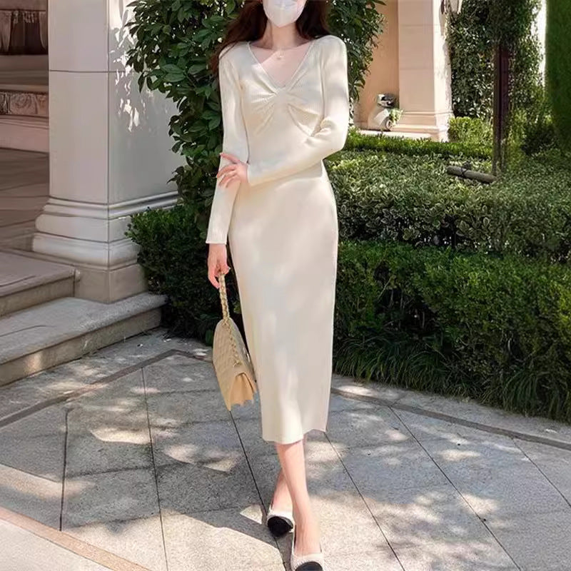 Damen Strickkleid mit tiefem V-Ausschnitt und seitlichem Schlitz Drune