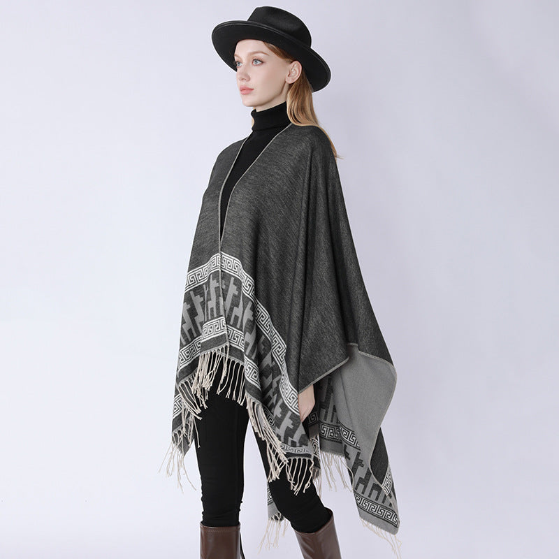 Damen Capeponcho aus feinem Wollmix mit ornamentaler Bordürenkante und Zipfelrand Drune