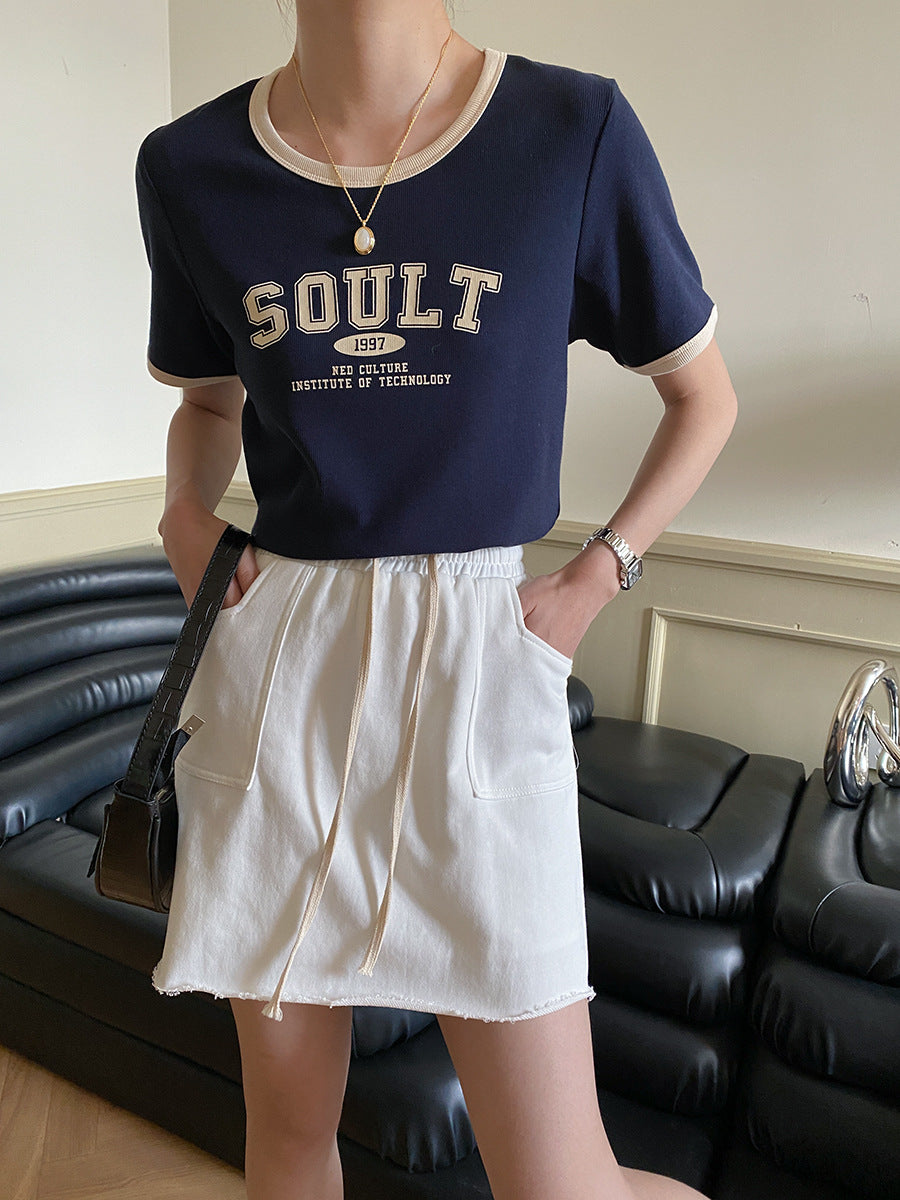 Damen T-Shirt mit kontrastierendem Rundhalsausschnitt und stylischem Schriftzug Drune
