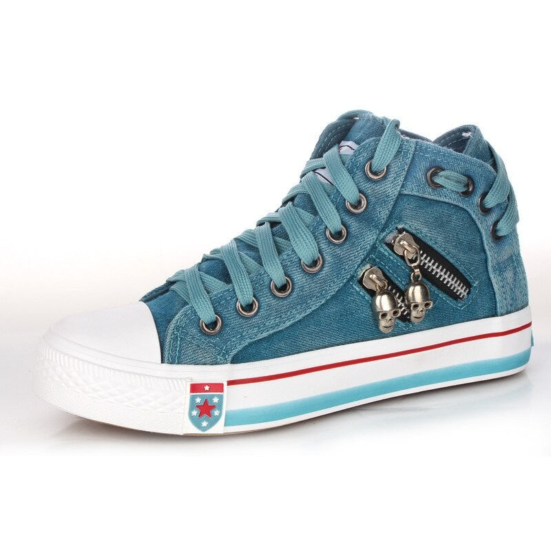Damen High-Top Sneaker aus Jeansstoff mit seitlichem Metall-Reißverschluss und Totenkopf-Charms Drune