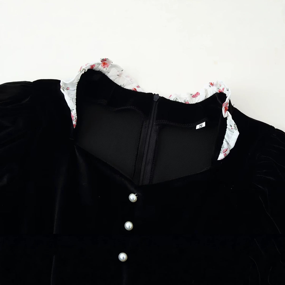 Damen Samt-Cropped-Jacke mit spitzem Schößchen, Perlenknopfleiste und Rüschenärmeln Drune