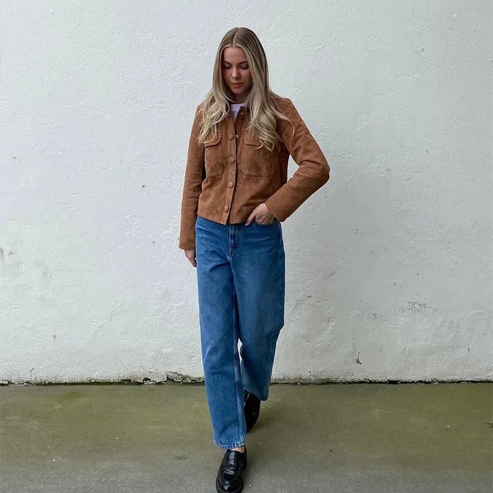 Damen klassische Wildlederjacke mit aufgesetzten Taschen und sportlichem Schnitt Drune