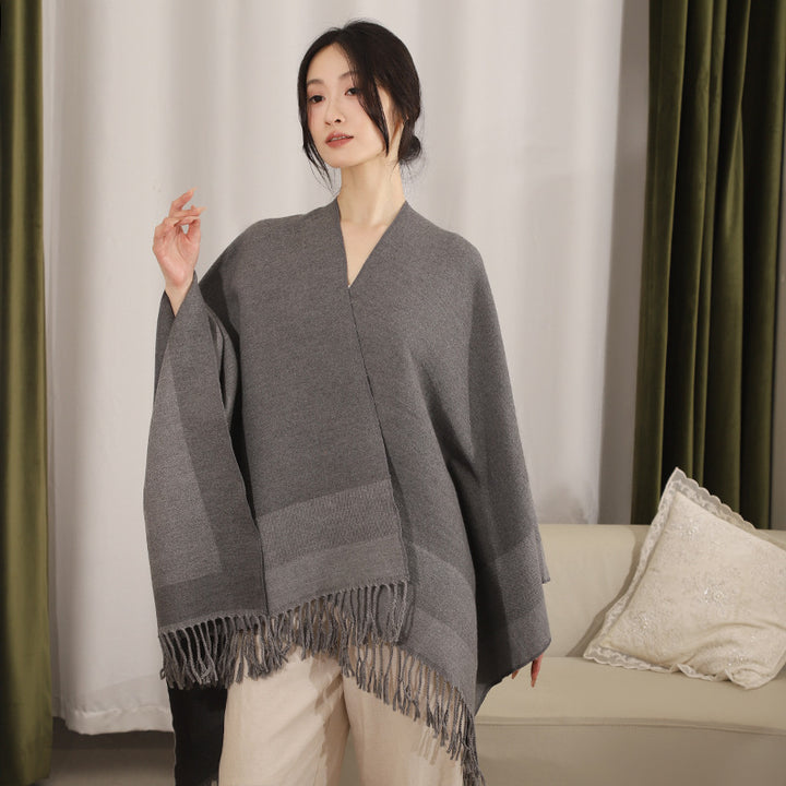 Damen Oversize Capeponcho aus feinem Wollmix mit V‑Ausschnitt, Streifenbordüre und Fransensaum Drune