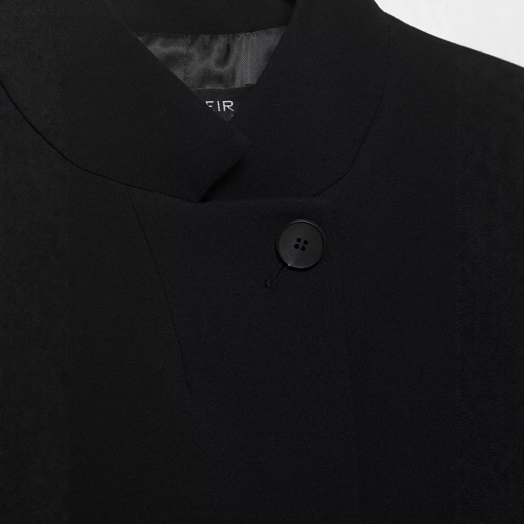 Damen Kurze Boxy-Capejacke mit Stehkragen, verdeckter Knopfleiste und Pattentasche Drune