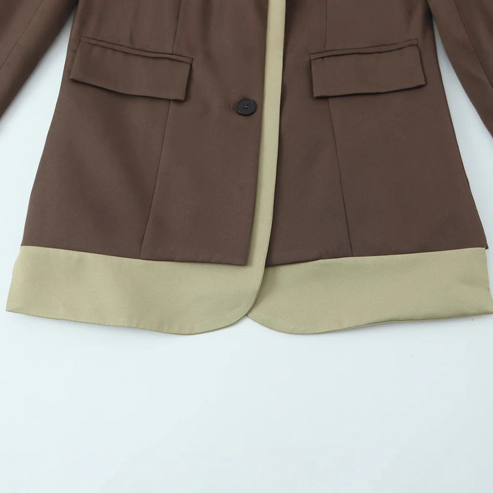 Damen nan taillierter Blazer mit Reverskragen, kontrastbesetztem Saum und Pattentaschen Drune
