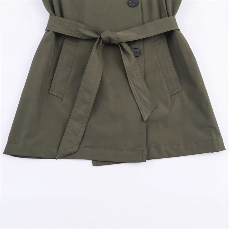 Damen Kurztrench mit A‑Linien‑Silhouette, doppelreihiger Knopfleiste, Bindegürtel und Schulterriegeln Drune