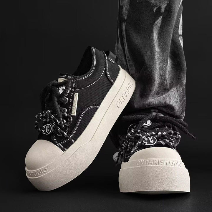Damen Sneakers mit einem einzigartigen Schnürsystem und dämpfender Gummisohle Drune