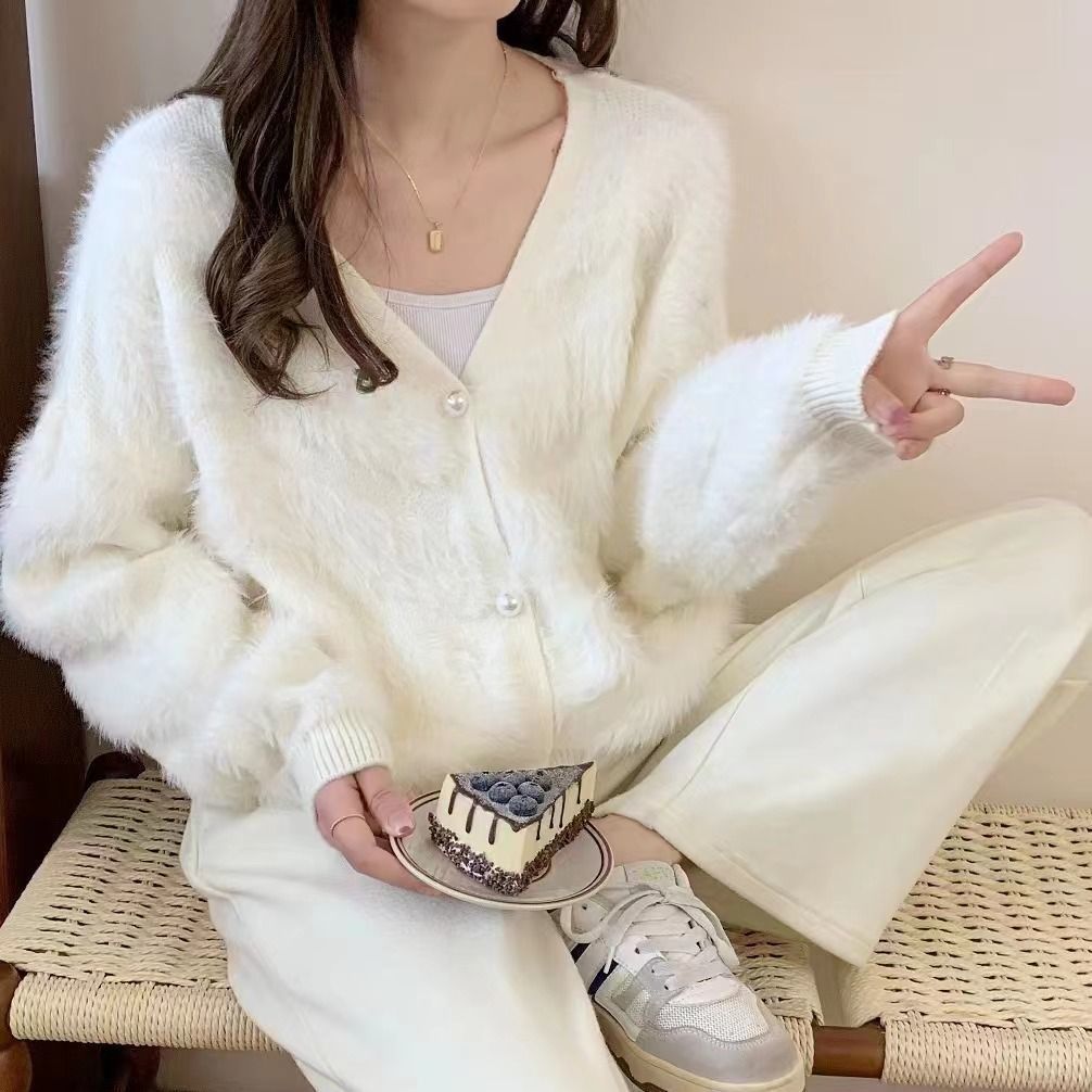 Damen Flauschige und elegante Strickjacke mit Perlknöpfen Drune