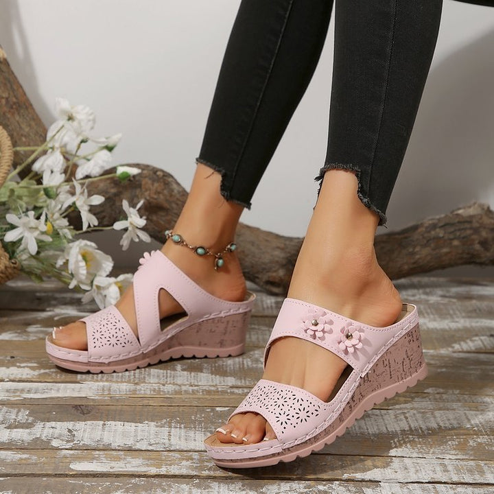 Damen Komfortable Sandalen mit floraler Perforation und ergonomischem Fußbett Drune