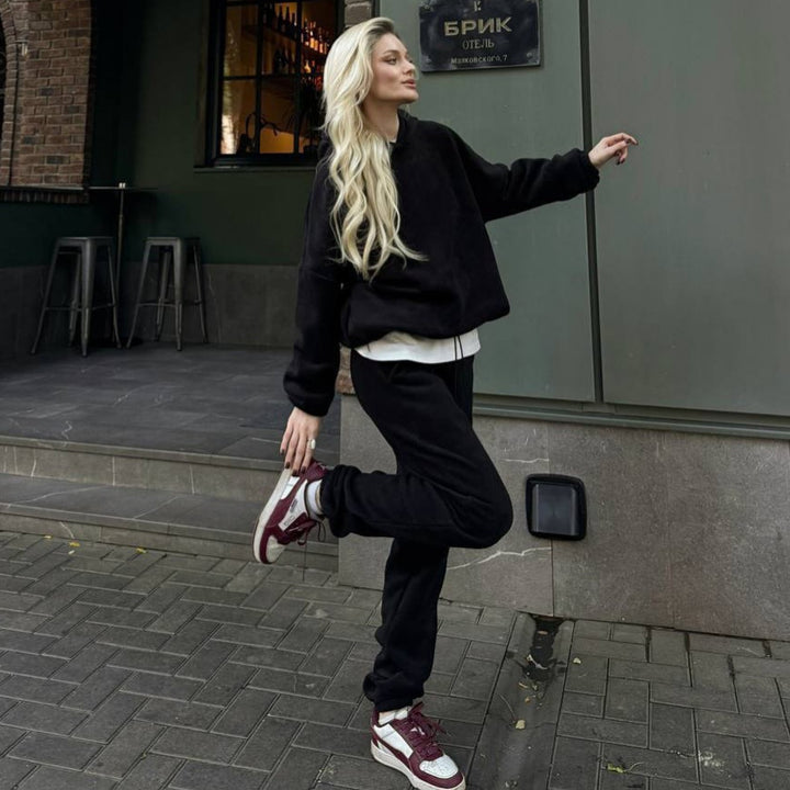 Damen kuscheliges Sweat-Set mit extralangem Kapuzenpullover, verdeckter Kängurutasche und schmal zulaufender Bündchenhose Drune