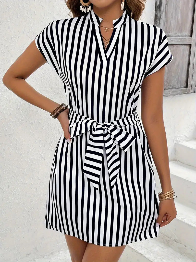 Damen Kurzarm Kleid mit Bindegürtel und elegantem Streifenmuster Drune