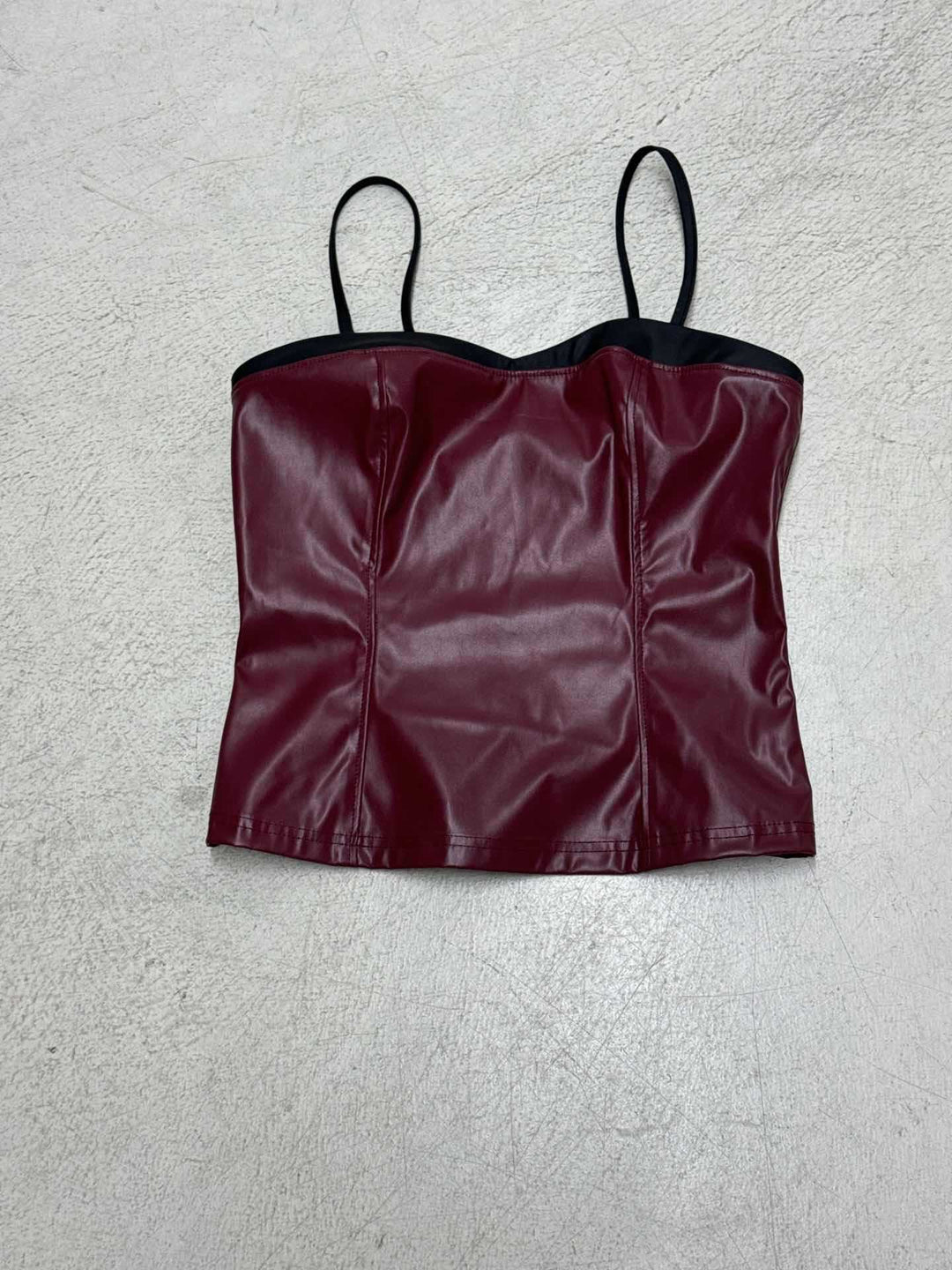 Damen-Crop-Top aus Kunstleder mit raffinierten Trägern Drune
