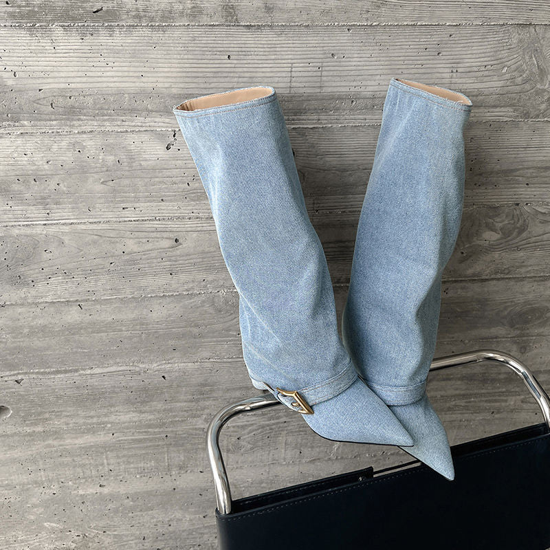 Damen Schafthohe Slouch‑Stiefel mit spitzer Zehenform, schmalem Absatz und Zierschnallenmanschette Drune