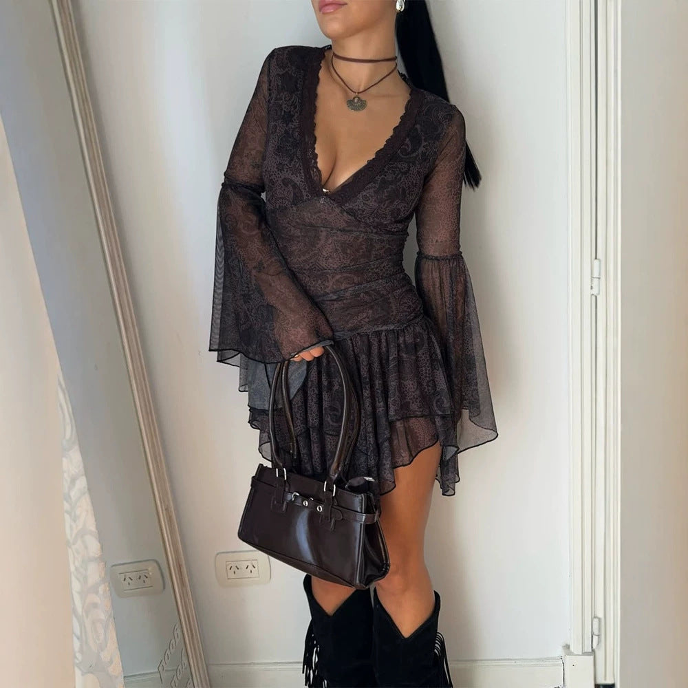 Damen Transparentes Spitzen-Minikleid mit tiefem V‑Ausschnitt, Rüschenrock & Glockenärmeln Drune