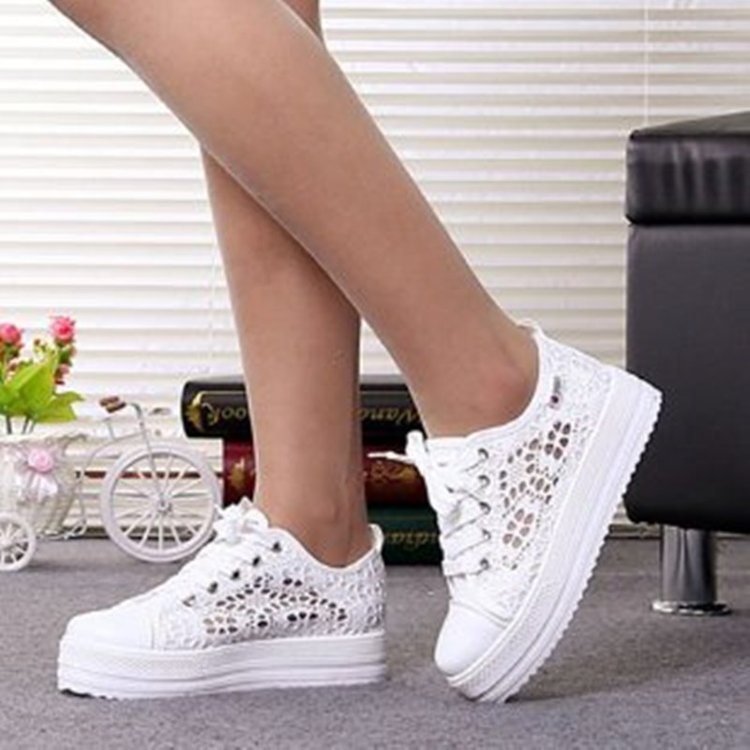 Damen Sneaker mit luftiger Spitzen-Optik und bequemer Sohle Drune
