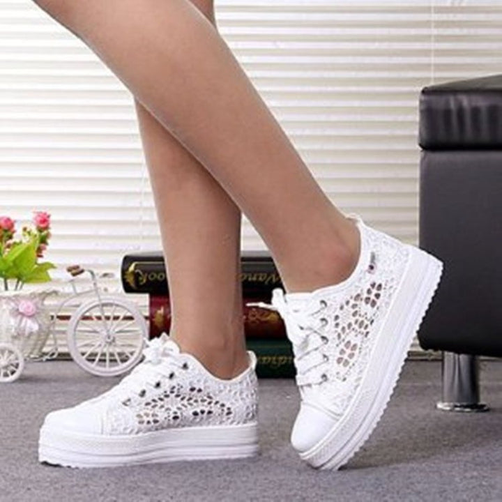 Damen Sneaker mit luftiger Spitzen-Optik und bequemer Sohle Drune