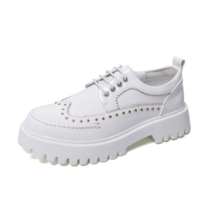 Damen Plateau-Brogue Derby mit markanter Profilsohle und Lacklederoptik Drune