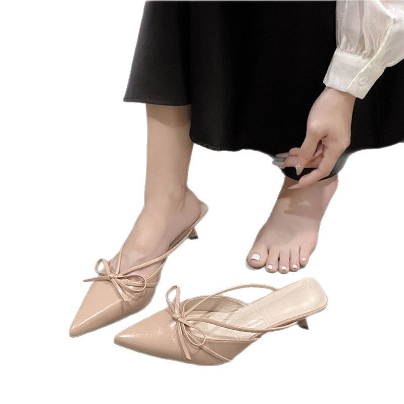 Damen Spitz zulaufende Mules mit feinen Slingback‑Riemchen und Zierschleife Drune