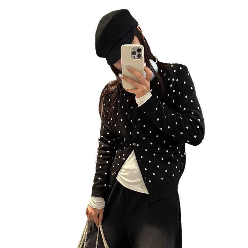 Damen Cardigan mit modernen Punkten und feiner Knopfleiste