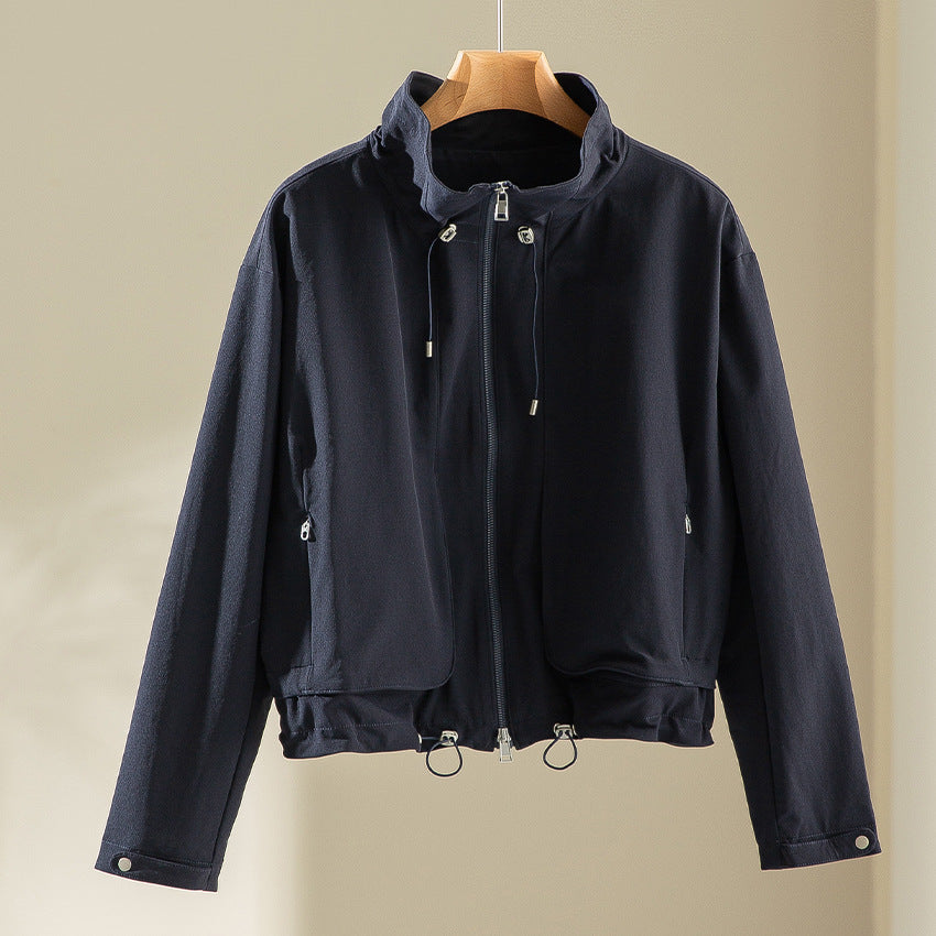 Damen Leichte Kurzjacke mit hohem Kragen, Tunnelzug und aufgesetzten Taschen Drune