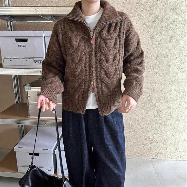 Damen Grobstrickjacke mit Stehkragen und modernen Zopfmustern Drune