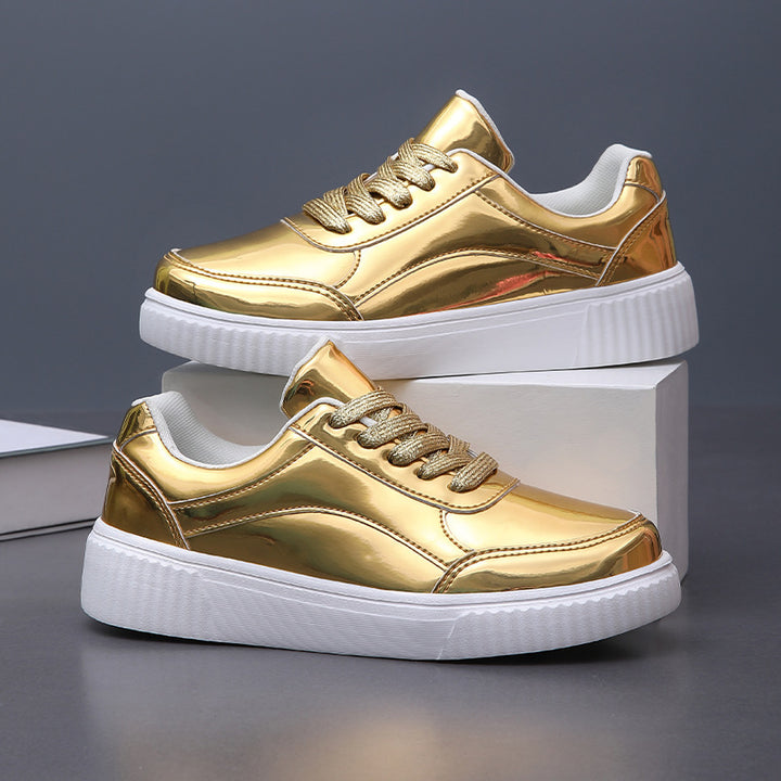 Damen nan niedrig geschnittener Sneaker mit spiegelnder Lackoberfläche, gepolstertem Schaft und erhöhter Laufsohle mit Rillenprofil Drune
