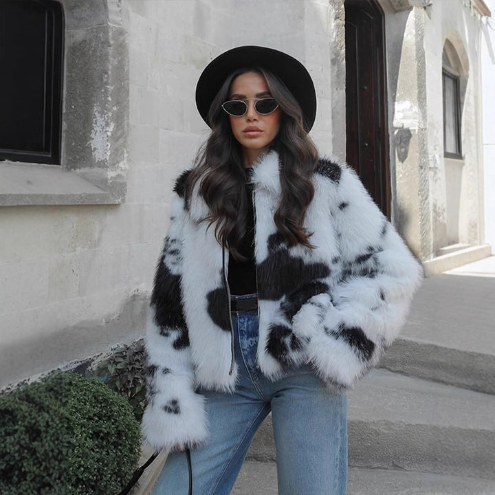 Damen Kurz geschnittener Faux‑Fur‑Bomber mit Fleckenmuster Drune
