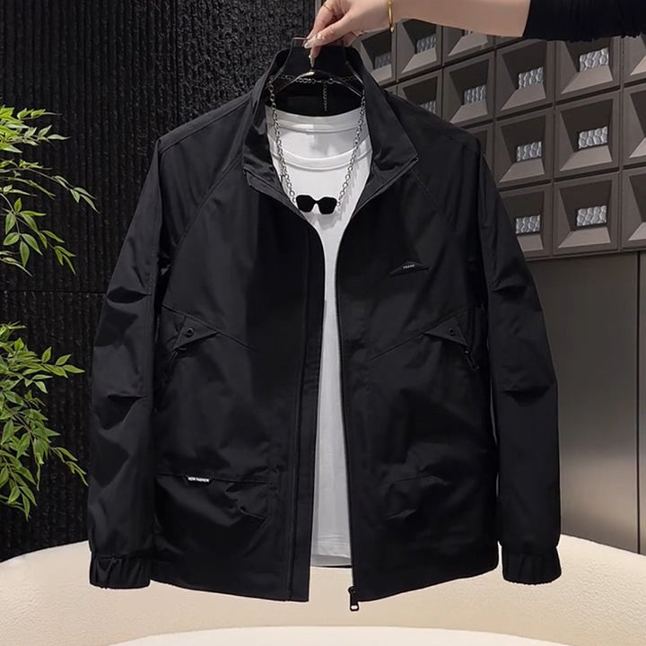 Herren Leichte Windjacke mit praktischem Stauraum Drune