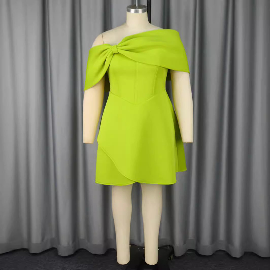 Damen elegantes Minikleid mit asymmetrischem Schnitt und voluminösem Überwurf Drune
