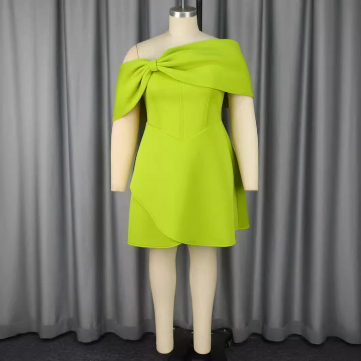 Damen elegantes Minikleid mit asymmetrischem Schnitt und voluminösem Überwurf Drune