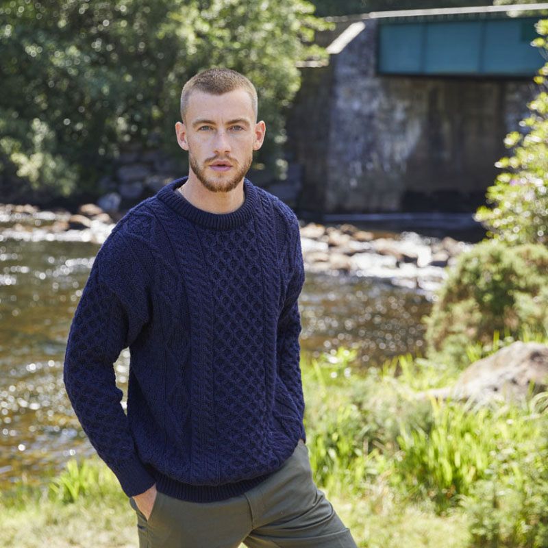 Herren Modischer Strickpullover mit Zopfmuster
