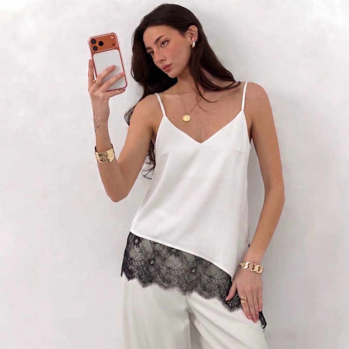 Damen nan seidig-glänzendes Spaghettiträger-Cami mit asymmetrischer Spitzenkante Drune