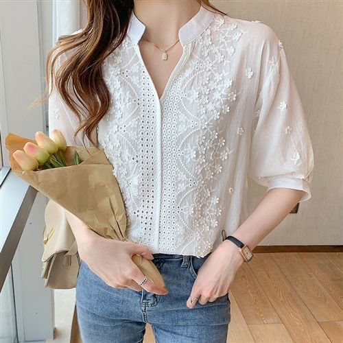 Damen Bluse mit floralen Stickereien und halben Ärmeln Drune