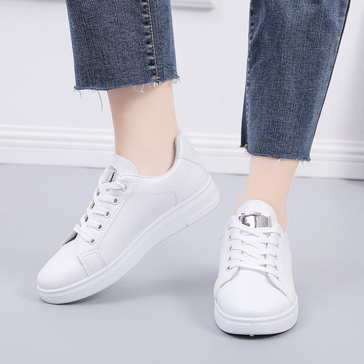 Damen nan urbaner Freizeit-Sneaker mit dezenter Rosenstickerei, erhöhtem Keilsohlenprofil und gepolstertem Komfortfußbett Drune