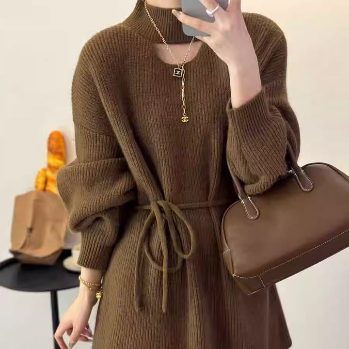 Damen Strickkleid mit hohem Kragen und eleganter Taillierung Drune