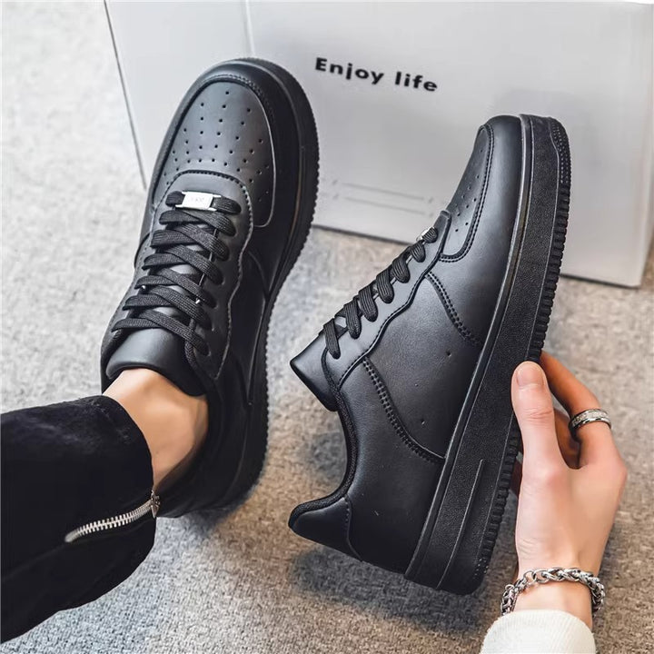 Unisex minimalistische Court-Sneaker mit perforierter Zehenkappe und gepolstertem Komfortfußbett Drune