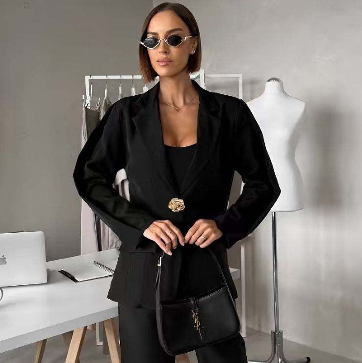 Damen Taillierter Ein-Knopf-Blazer mit floralem Dekoverschluss und Klappentaschen Drune