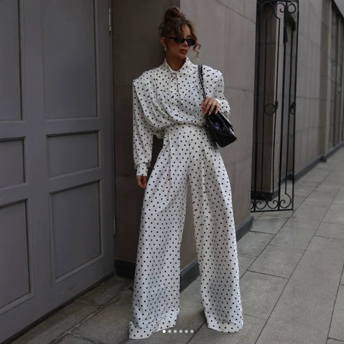 Damen Oversized Satinbluse mit übergroßem spitzem Kragen und Plissée-Detail Drune