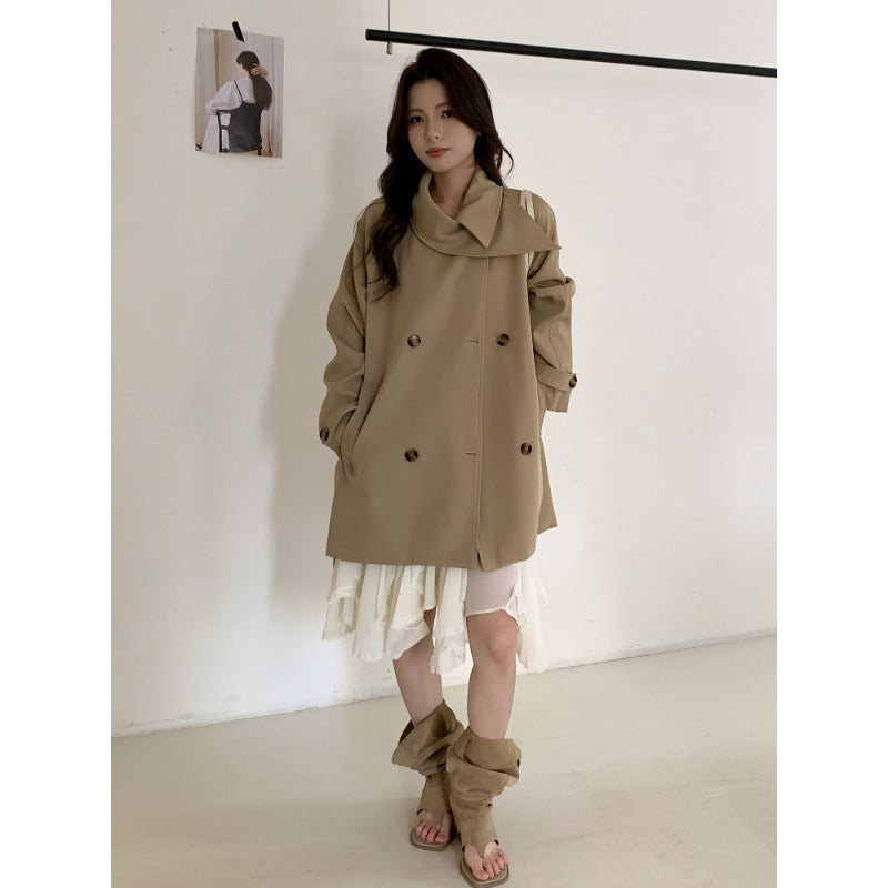 Damen Kurztrench mit extra weitem Revers, Raglanärmeln und Hornknopfdetails Drune